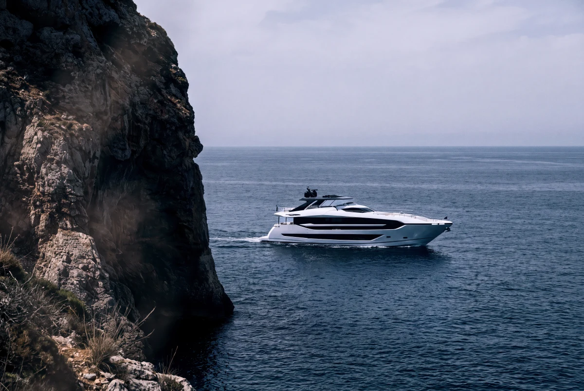 Sunseeker Manhattan 94 on the water