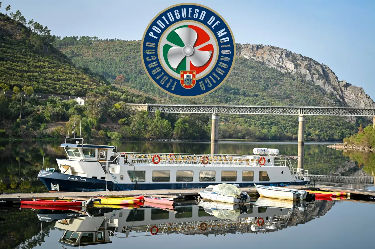 Passenger boat moored on the River Tagus at Vila Velha de Ródão, host venue for the 2026 UIM F2 World Championship finale
