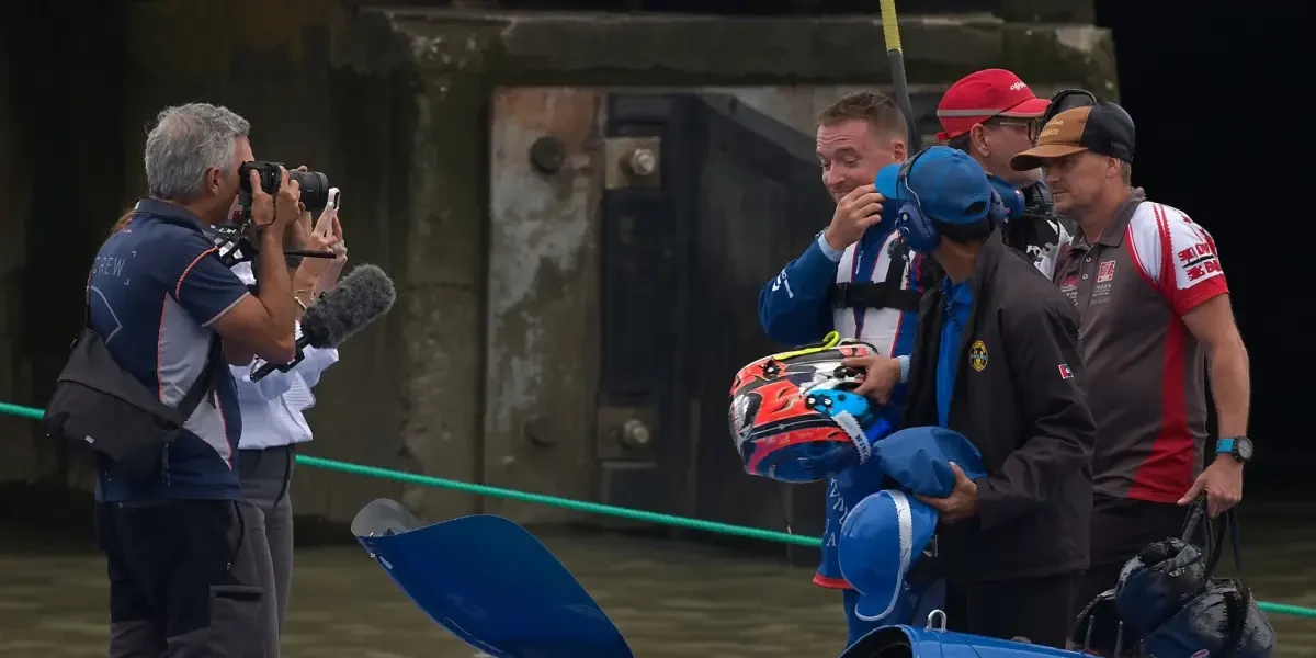 Alec Weckström holds his helmet on the pontoon after winning Sprint Race 1 in Shanghai