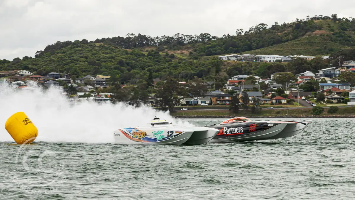 MOJO 12 and 222 Offshore round a turn buoy in Supercat Extreme at Lake Macquarie 2026