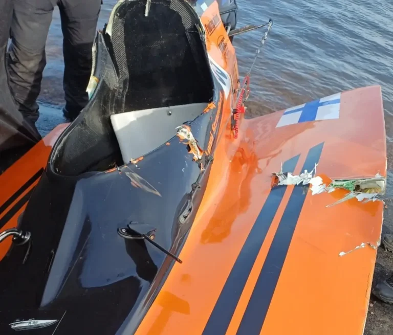 Collision damage to the cockpit and deck of Lenni Strandberg's orange GT30 race boat after the accident at Kotka