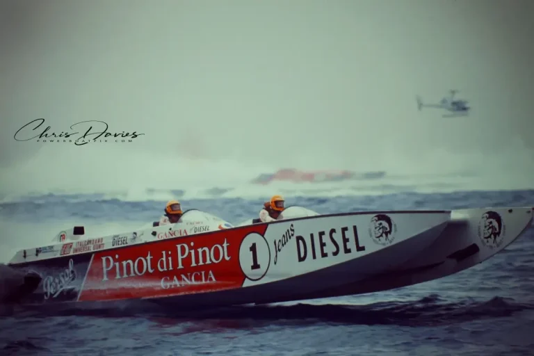 Pinot di Pinot, race number 1, with Stefano Casiraghi and Patrice Innocenti standing in the open cockpits, racing off Monaco in October 1990