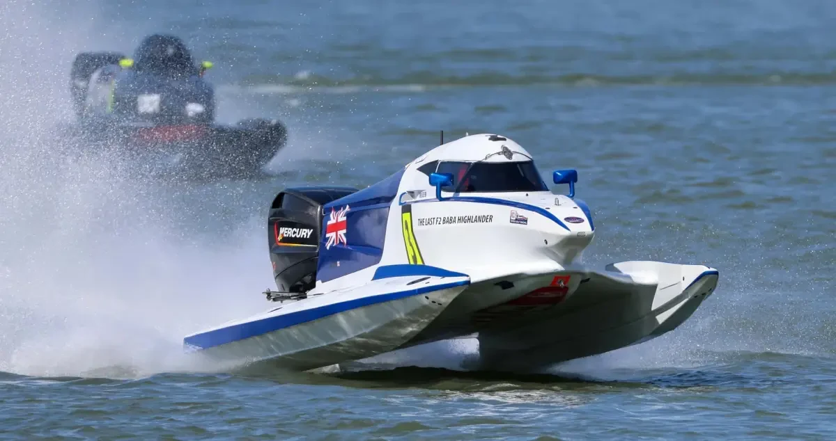 Owen Jelf's Mercury-powered UIM F2 boat at speed
